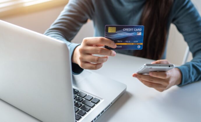 How to Choose the Right Credit Card in UAE 2026 Based on Your Spending Habits